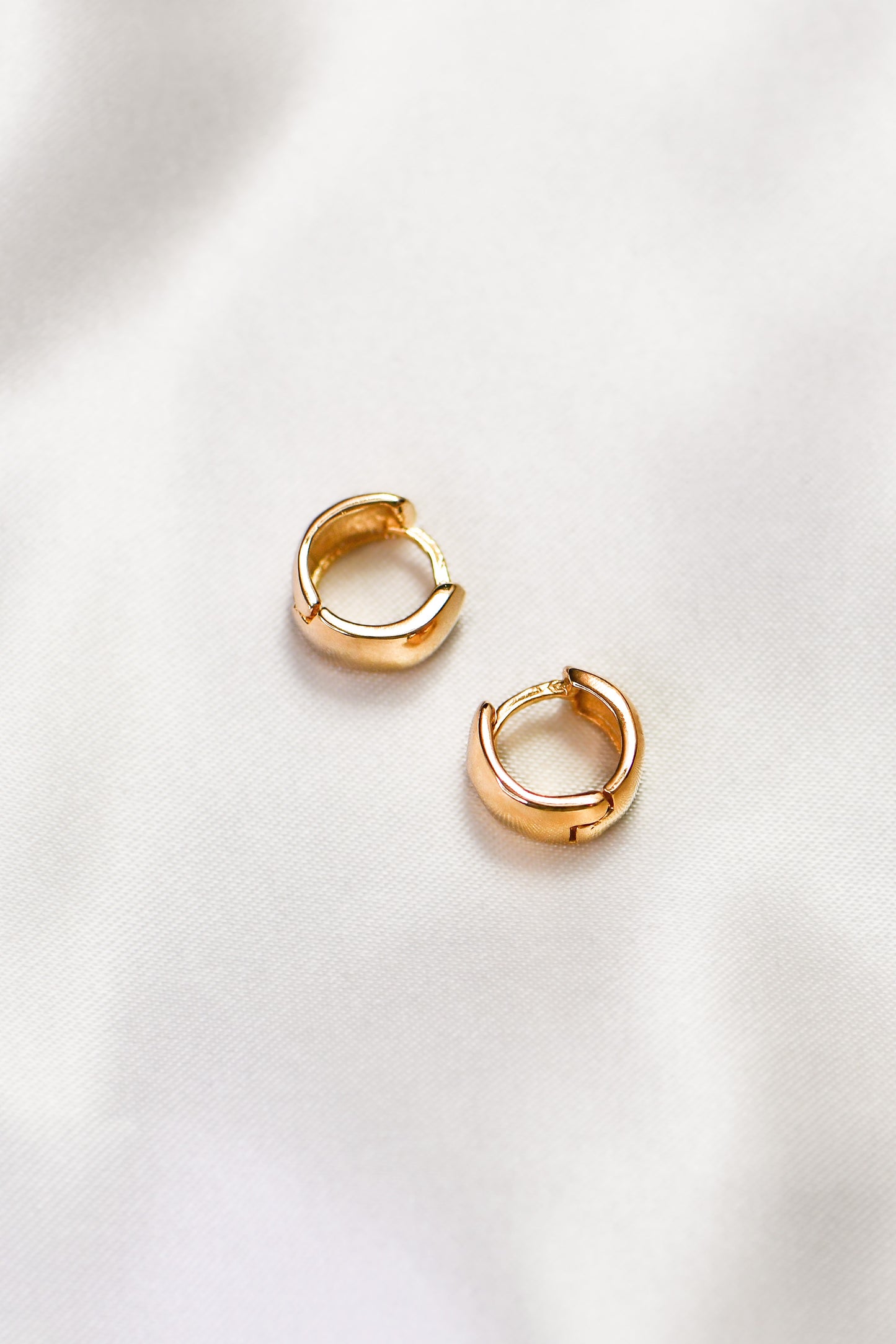 MINI MANILA HOOP EARRINGS
