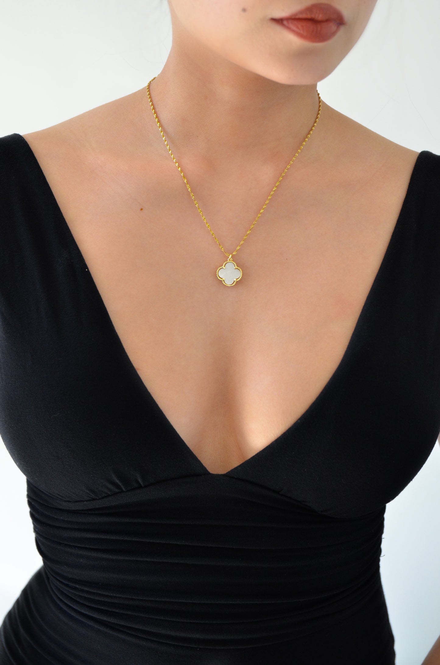 VC CLOVER DUPE NECKLACE