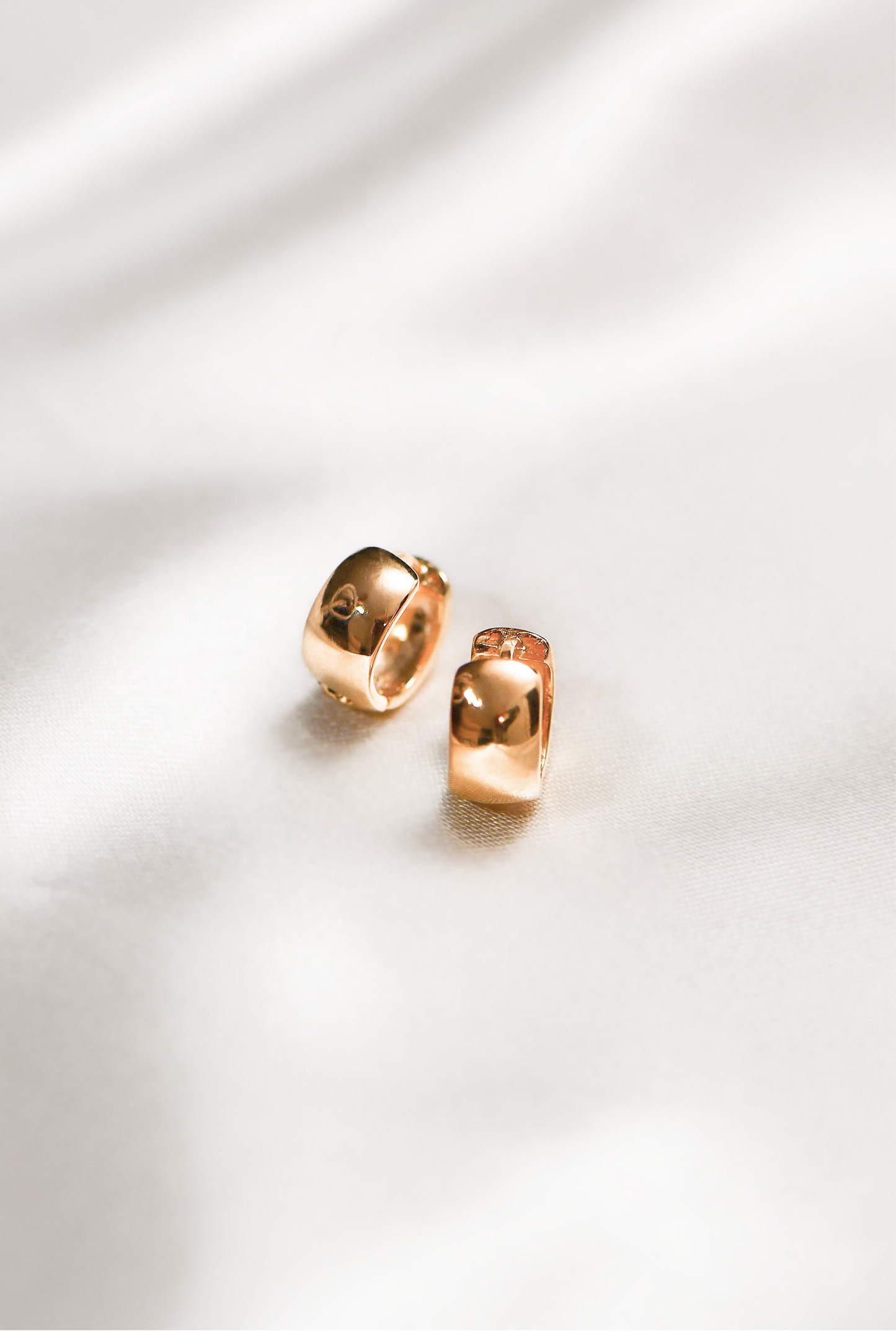 MINI MANILA HOOP EARRINGS