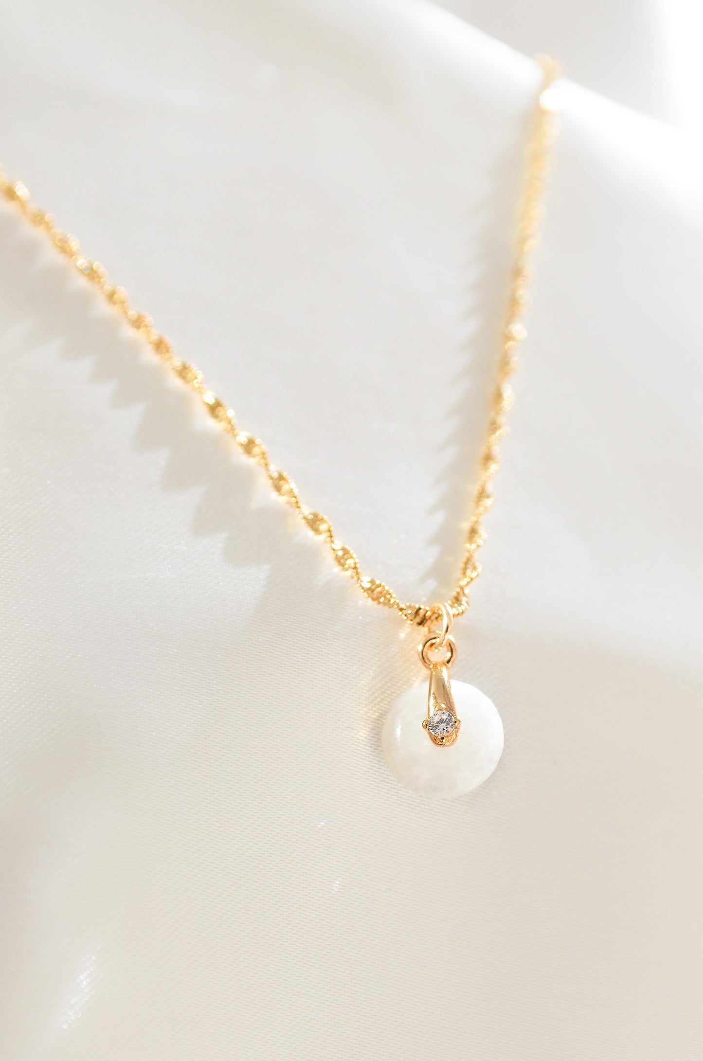 DAINTY WHITE JADE NECKLACE