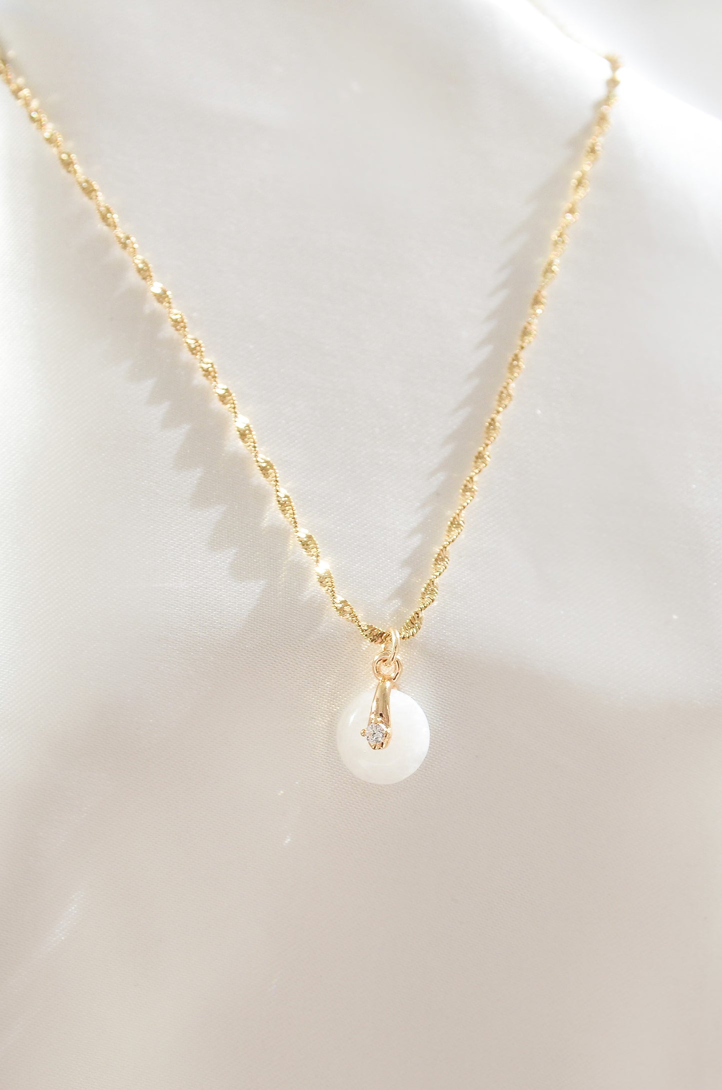 DAINTY WHITE JADE NECKLACE