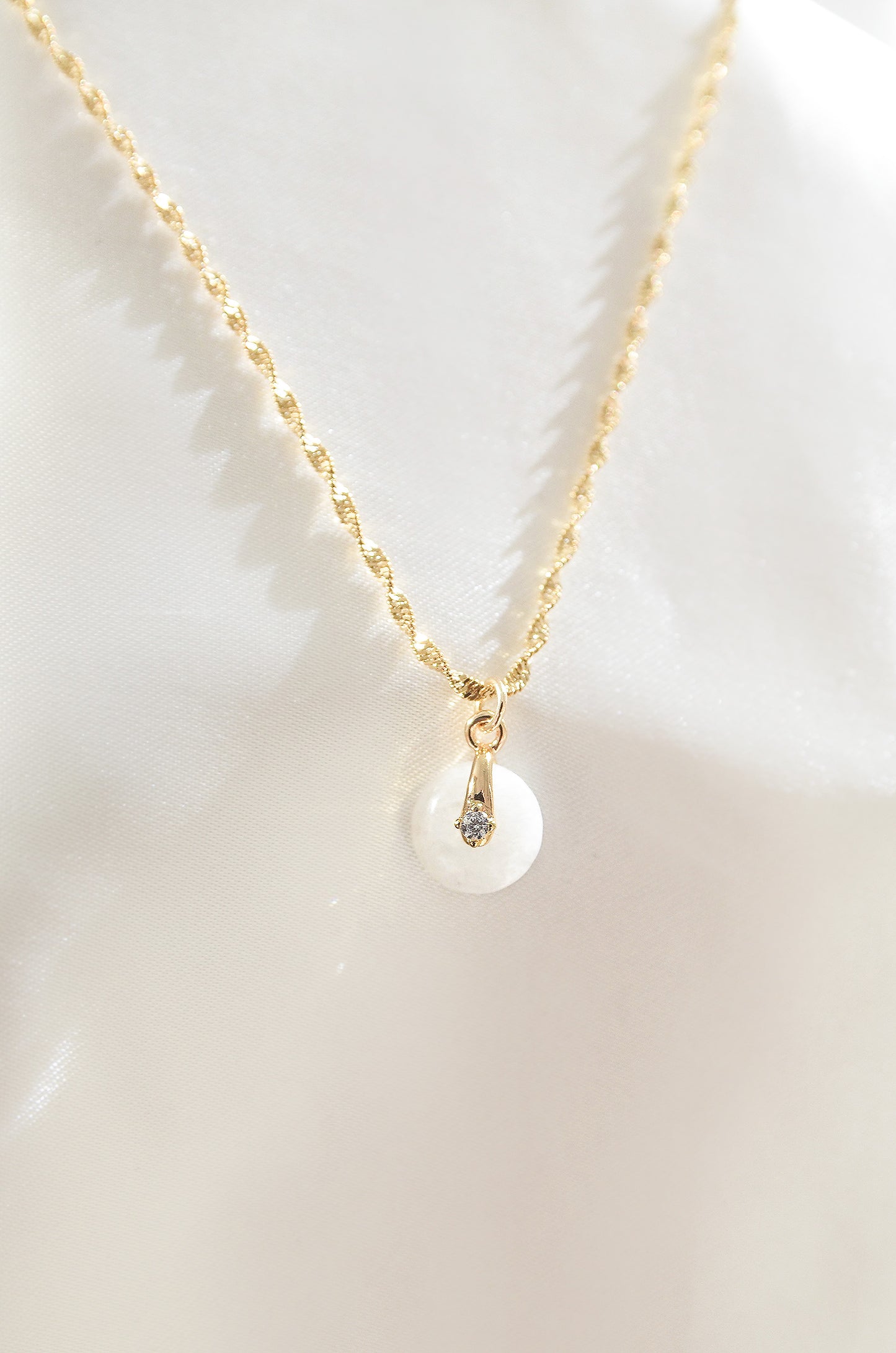 DAINTY WHITE JADE NECKLACE