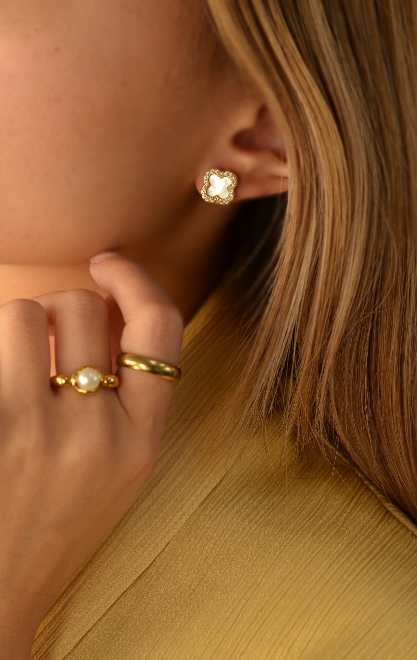 DIAMOND PEARL CLOVER EARRINGS