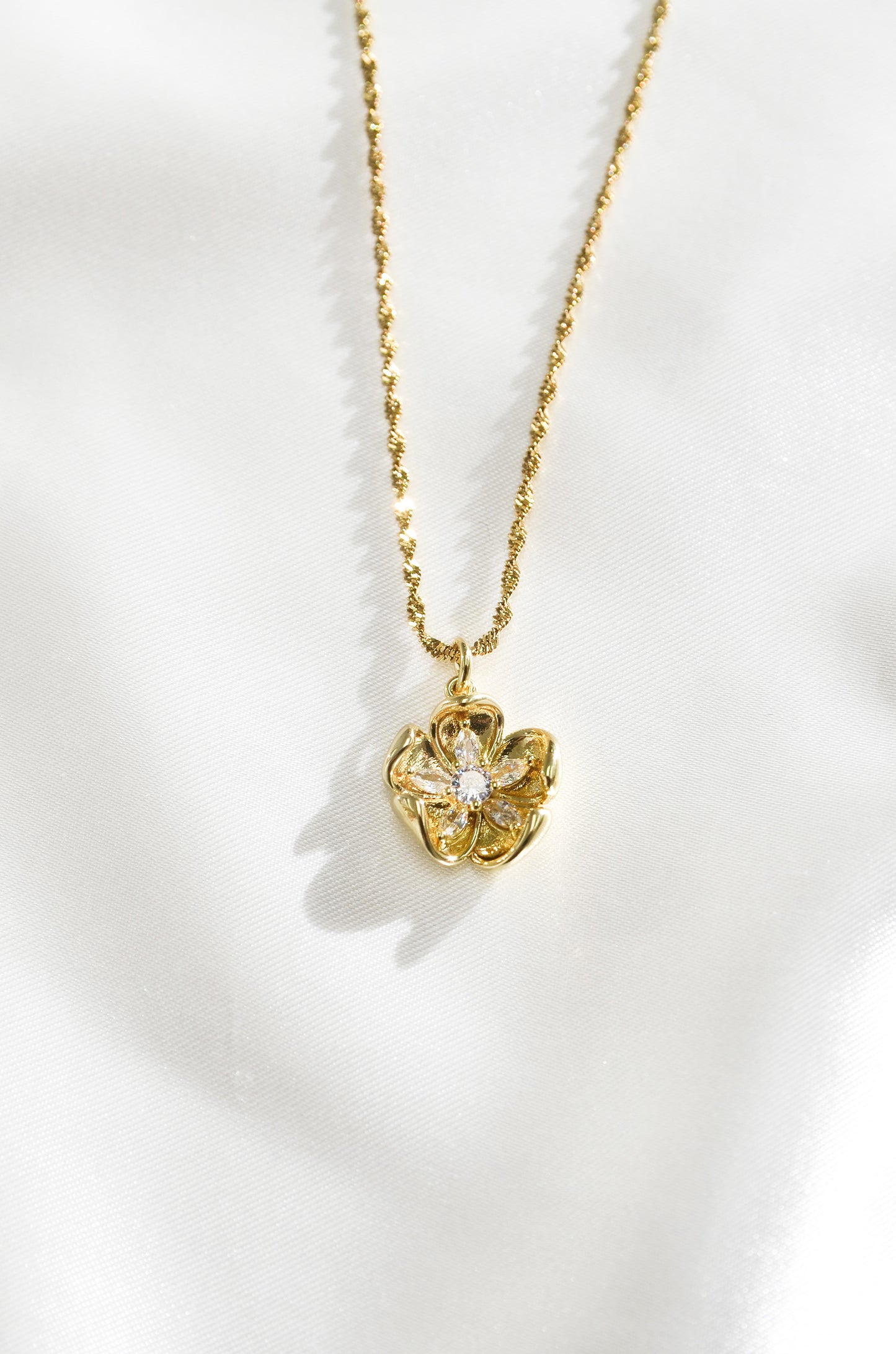 HIBISCUS FLOWER NECKLACE