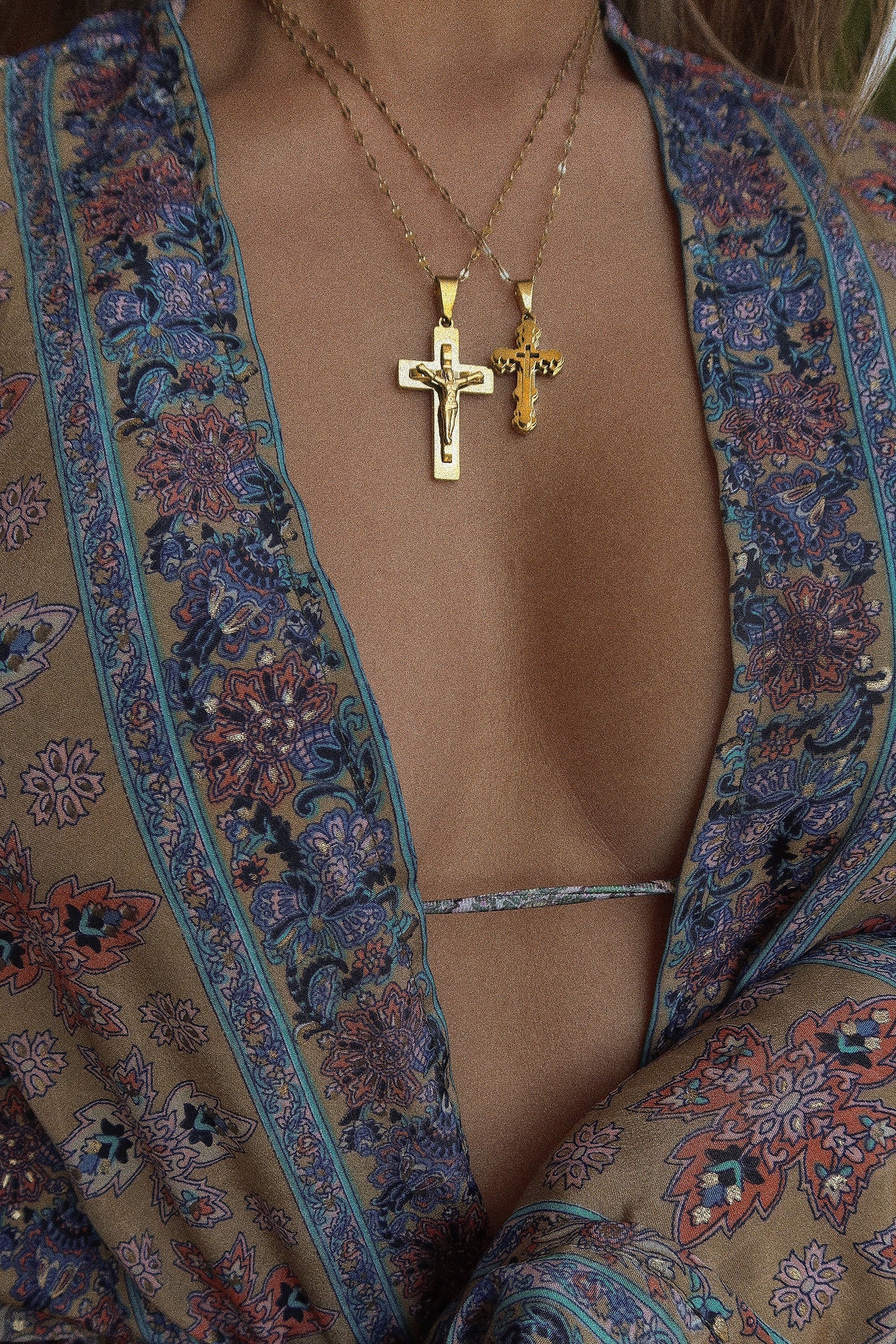 DAINTY CROSS PENDANT NECKLACE
