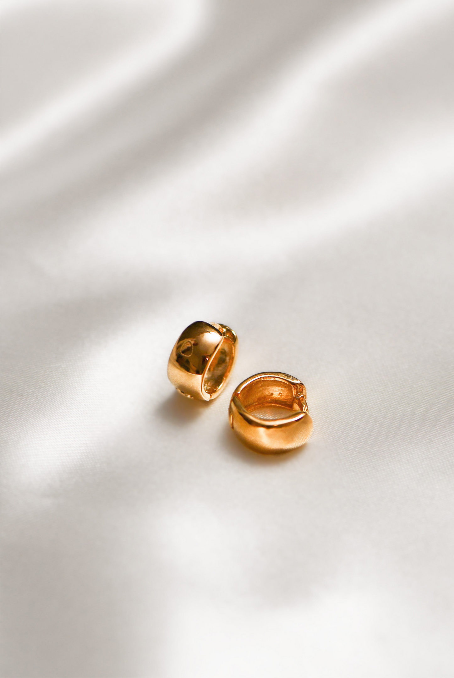 MINI MANILA HOOP EARRINGS