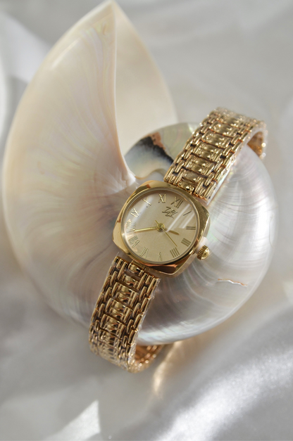 LIV GOLDEN VINTAGE WATCH