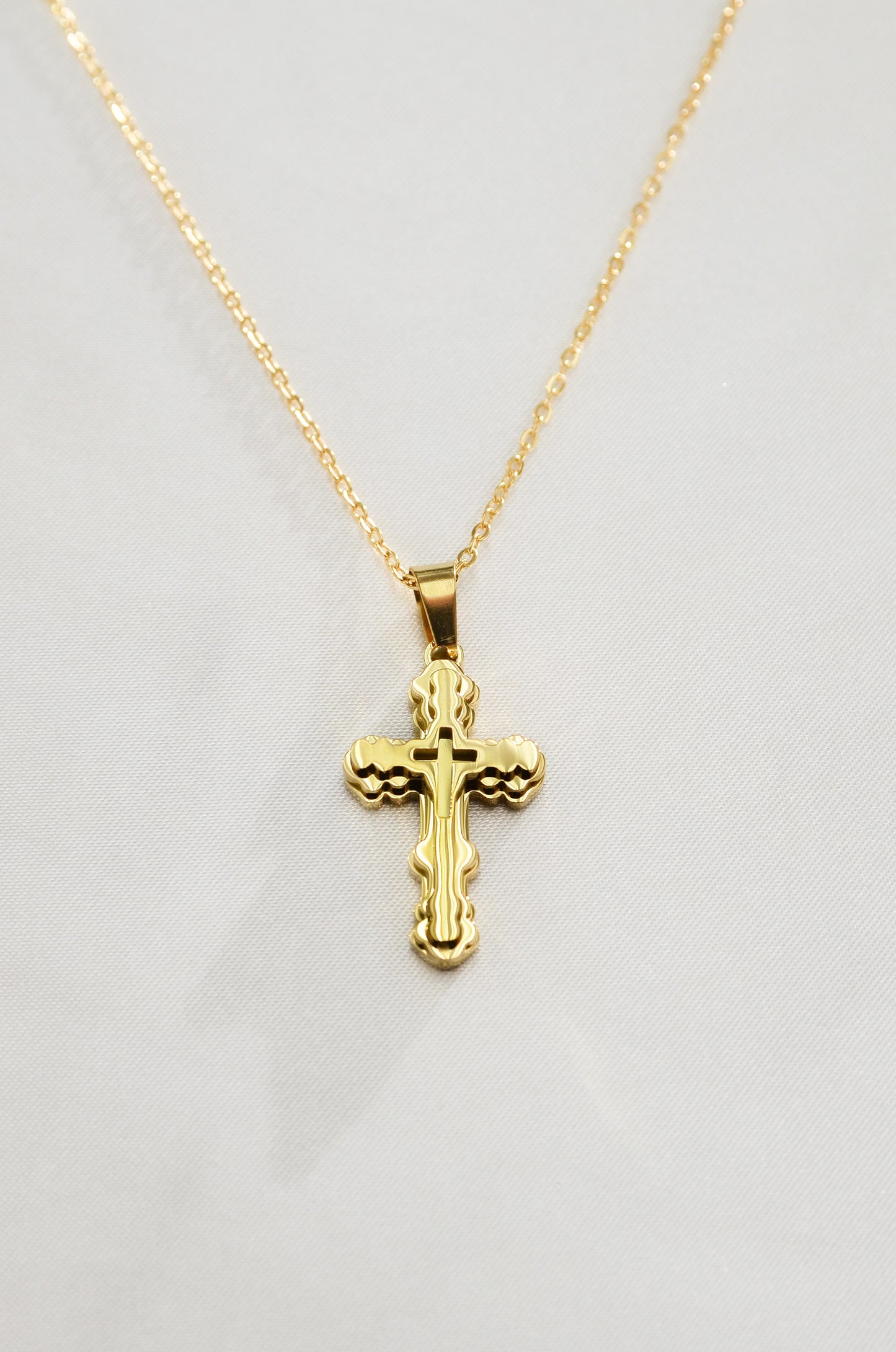 DAINTY CROSS PENDANT NECKLACE