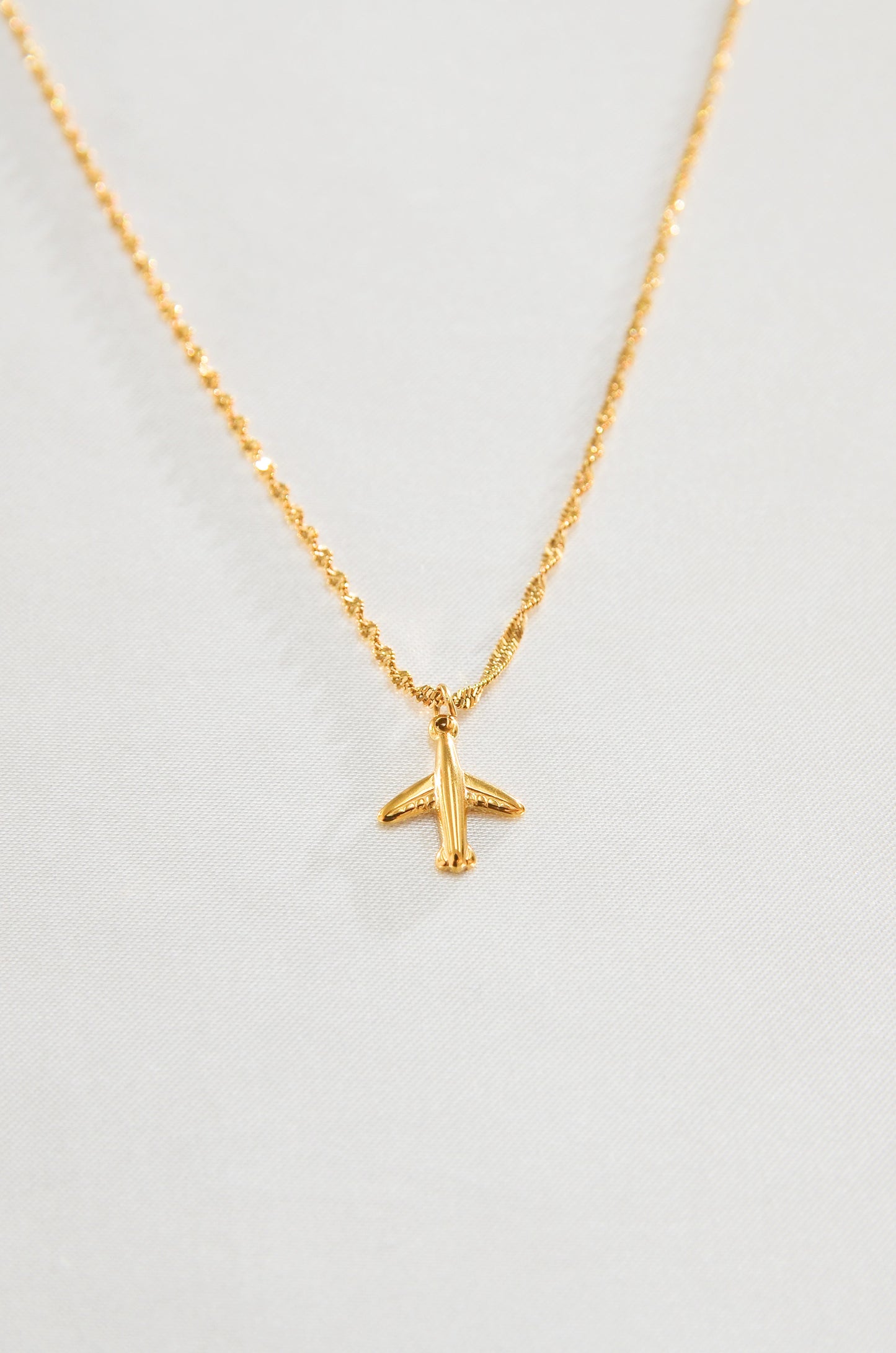 DAINTY AIRPLANE NECKLACE