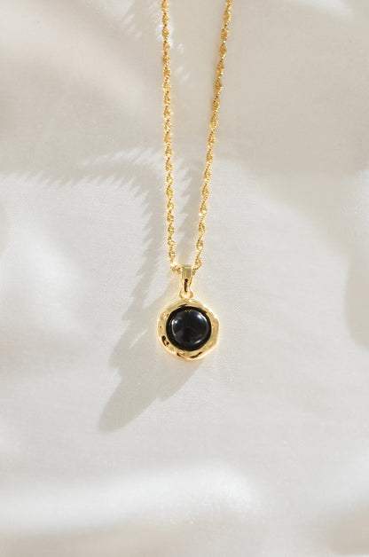 ONYX PROTECTION AGIMAT NECKLACE