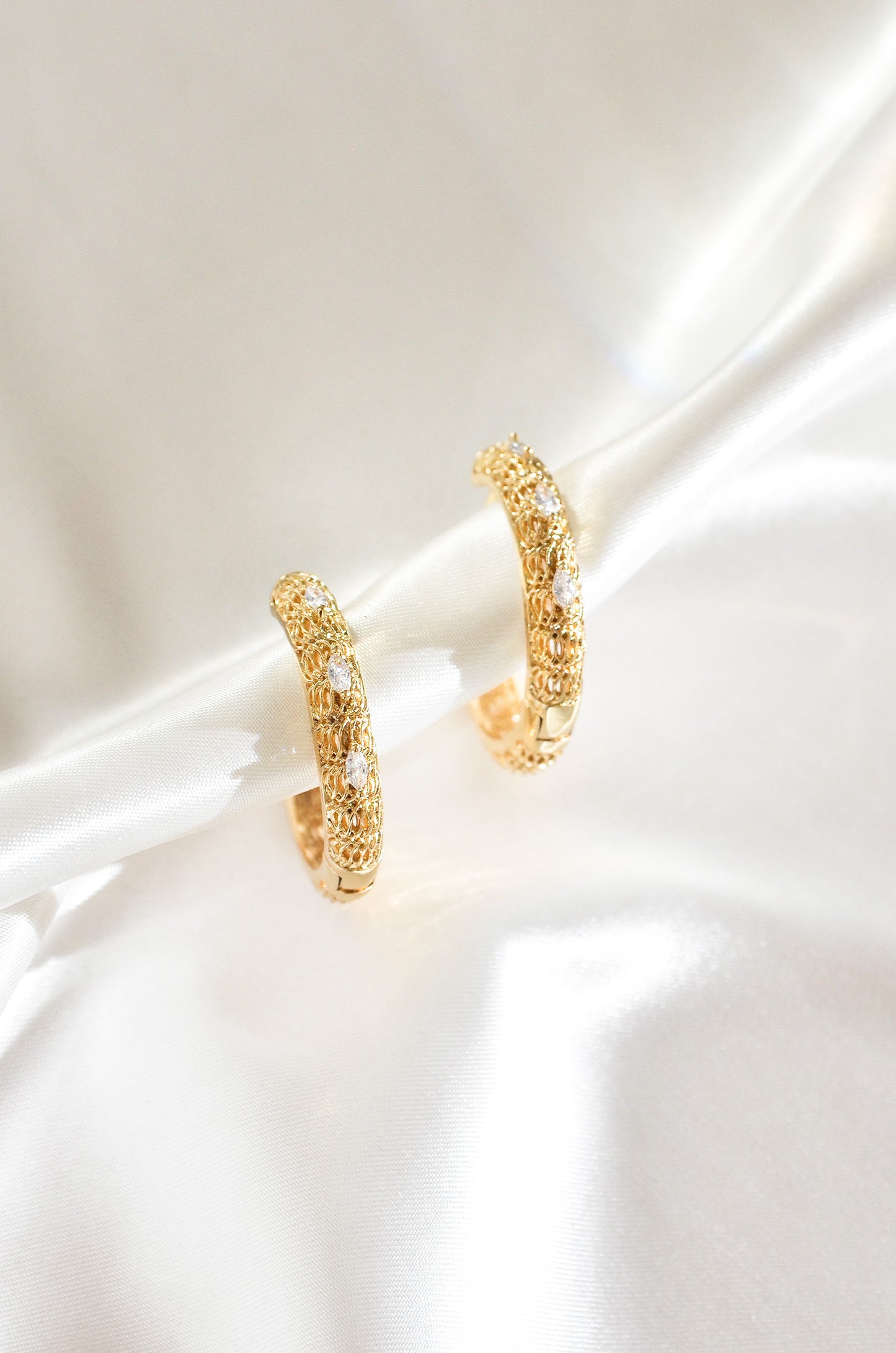 MARIA CLARA VINTAGE HOOP EARRING