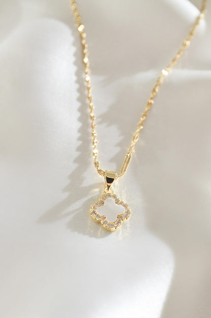 DIAMOND PEARL CLOVER NECKLACE