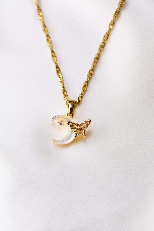 PARU PARO PEARL MOON NECKLACE