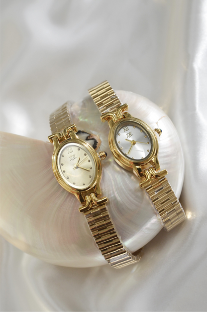 DAINTY VINTAGE OVAL WATCH