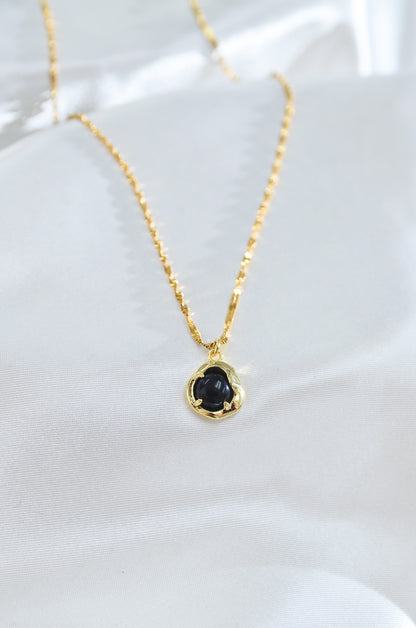 ONYX DAINTY NECKLACE