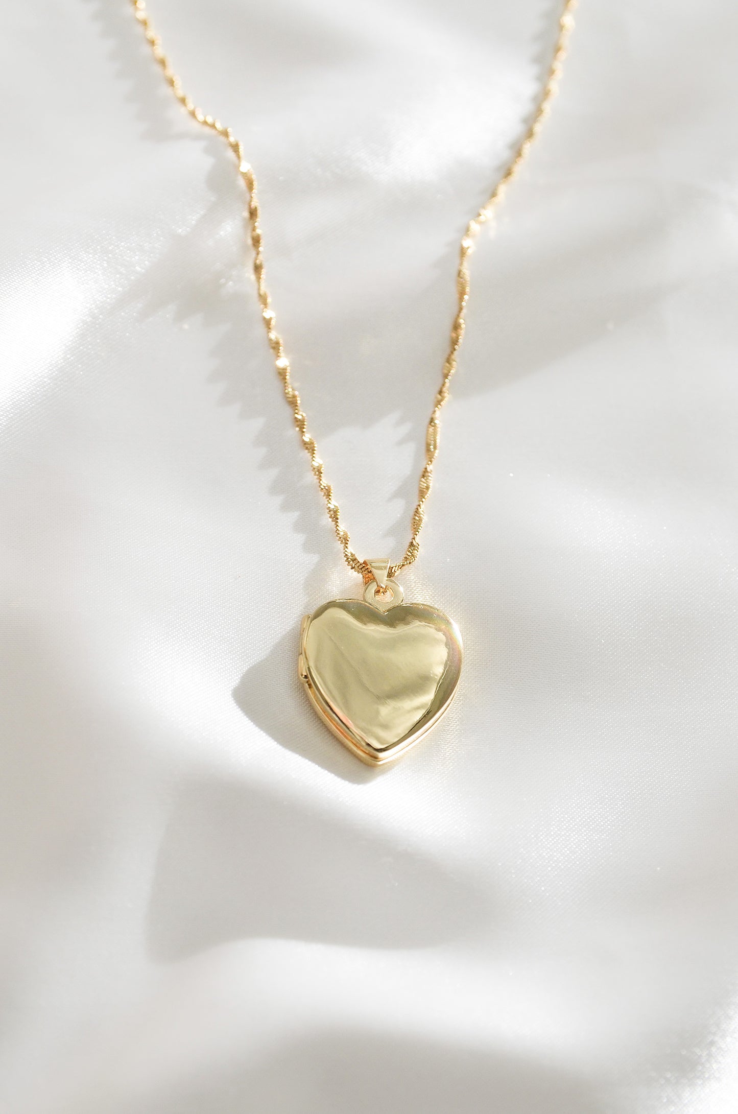 GOLD FILLED HEART LOCKET