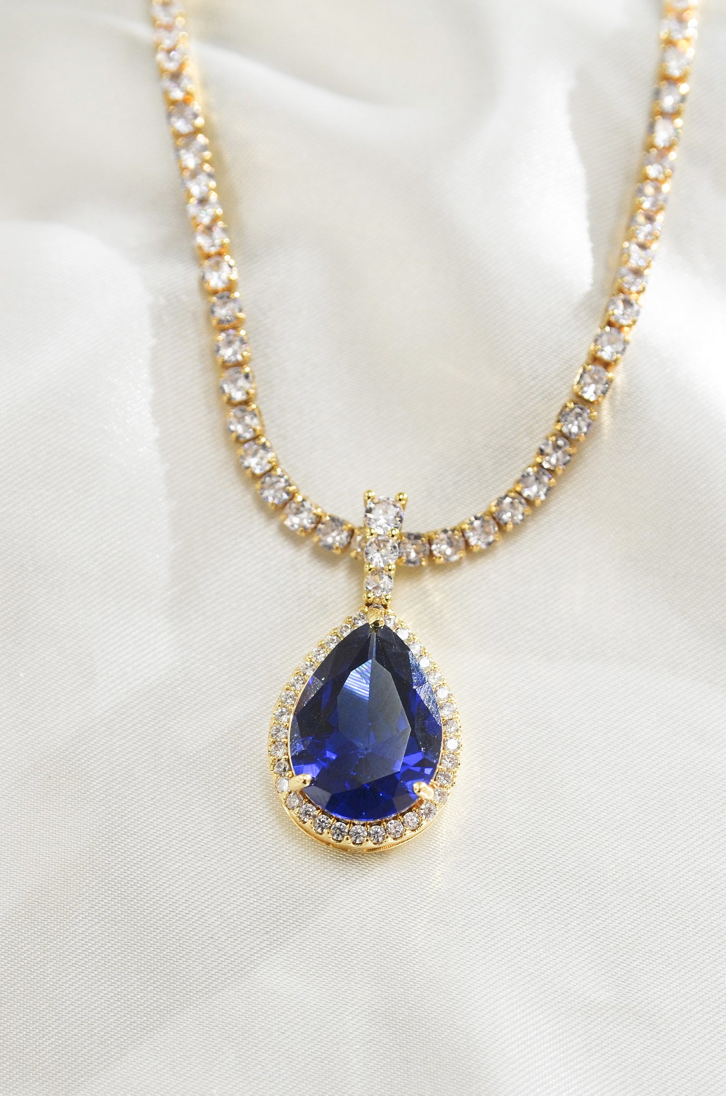 SAPPHIRE HEART OF THE OCEAN NECKLACE