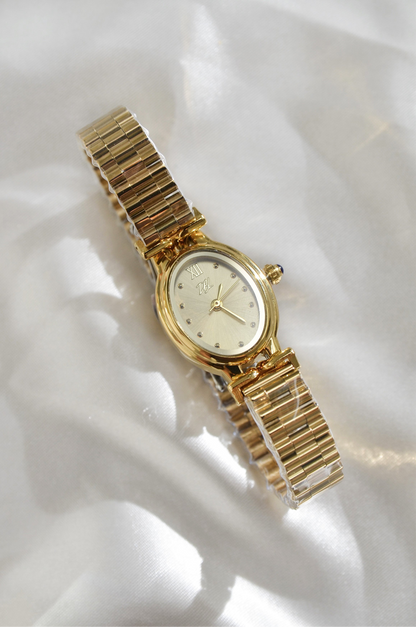 DAINTY VINTAGE OVAL WATCH