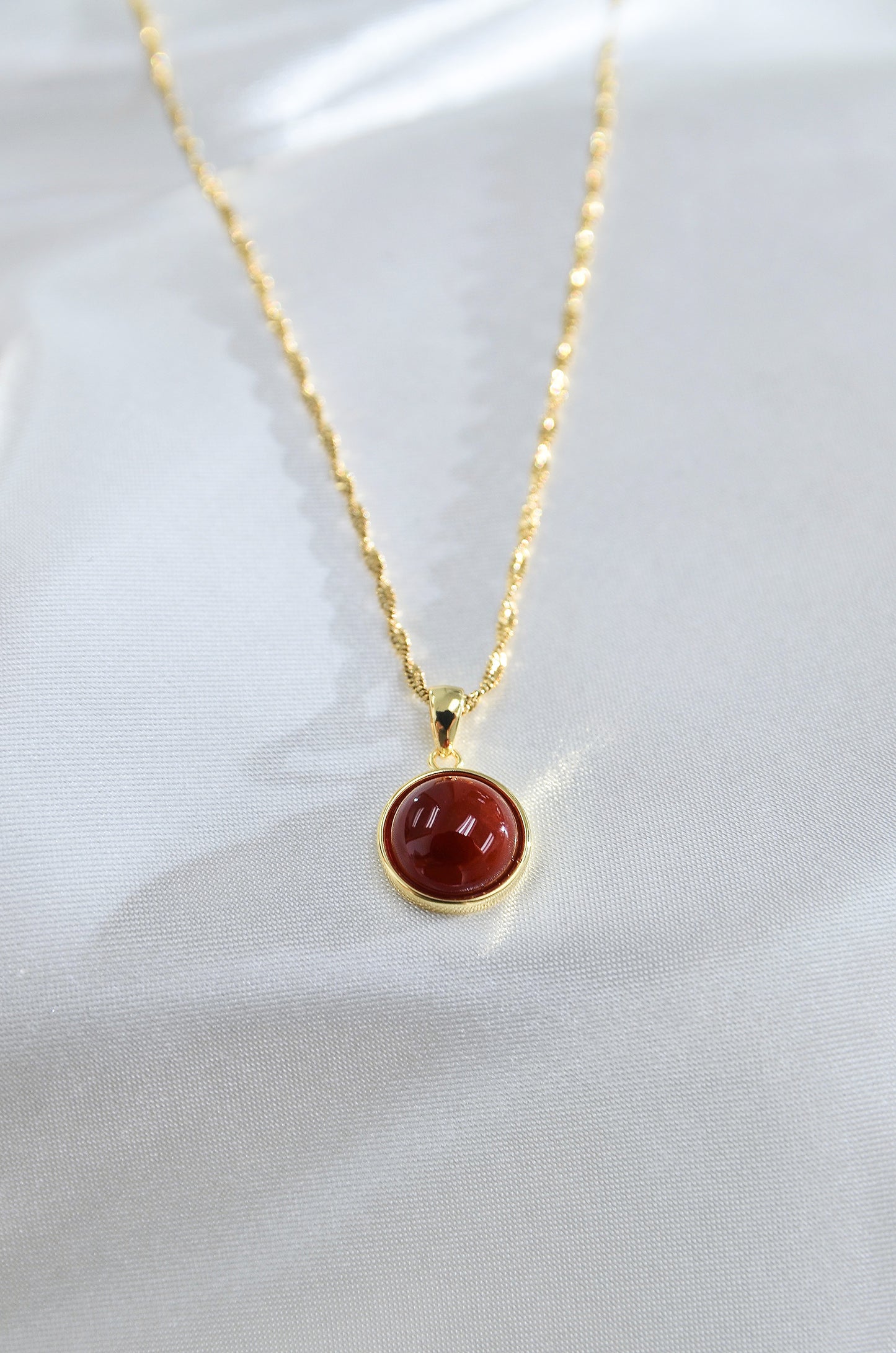 CLASSIC CARNELIAN NECKLACE