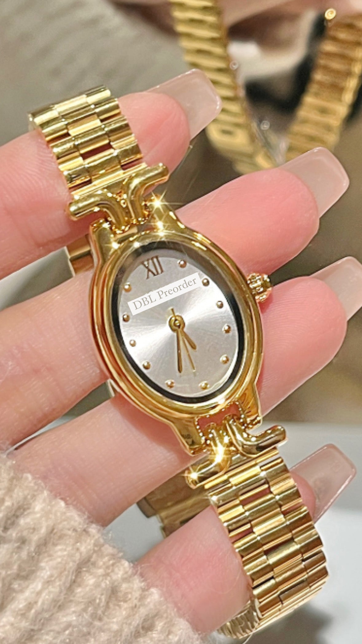 DAINTY VINTAGE OVAL WATCH