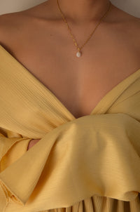 DAINTY WHITE JADE NECKLACE