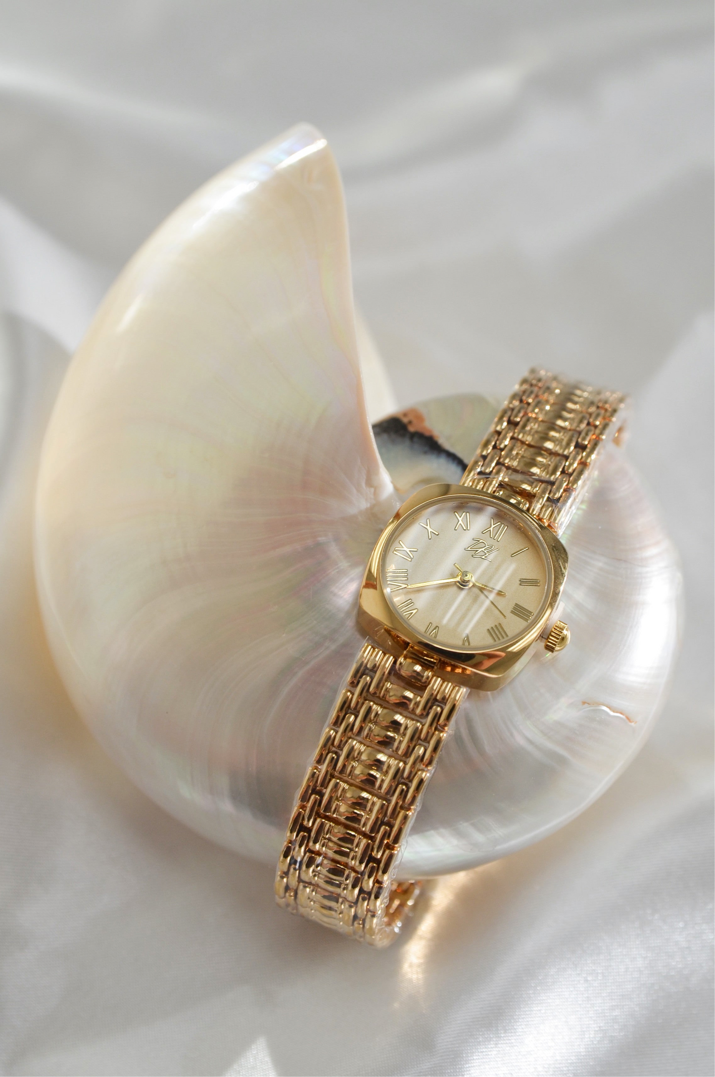 LIV GOLDEN VINTAGE WATCH