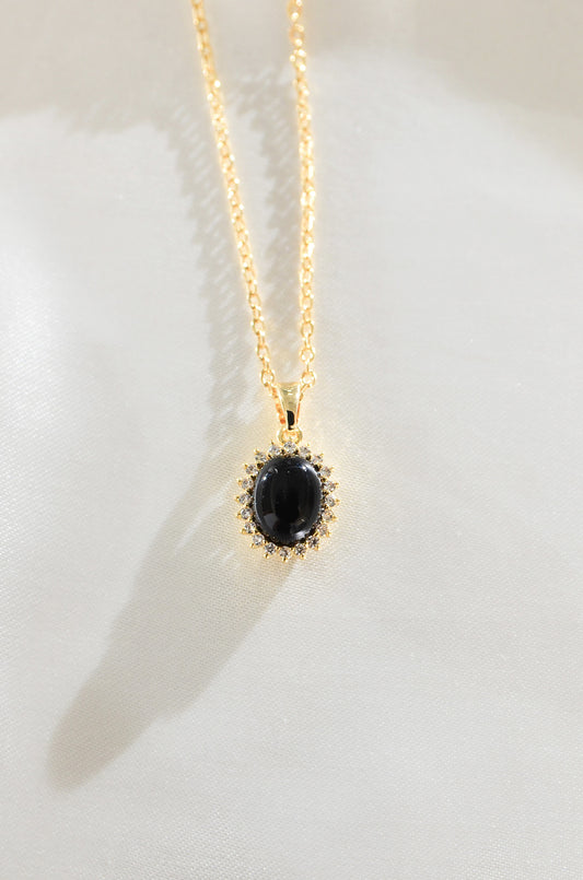 ONYX FLOWER NECKLACE