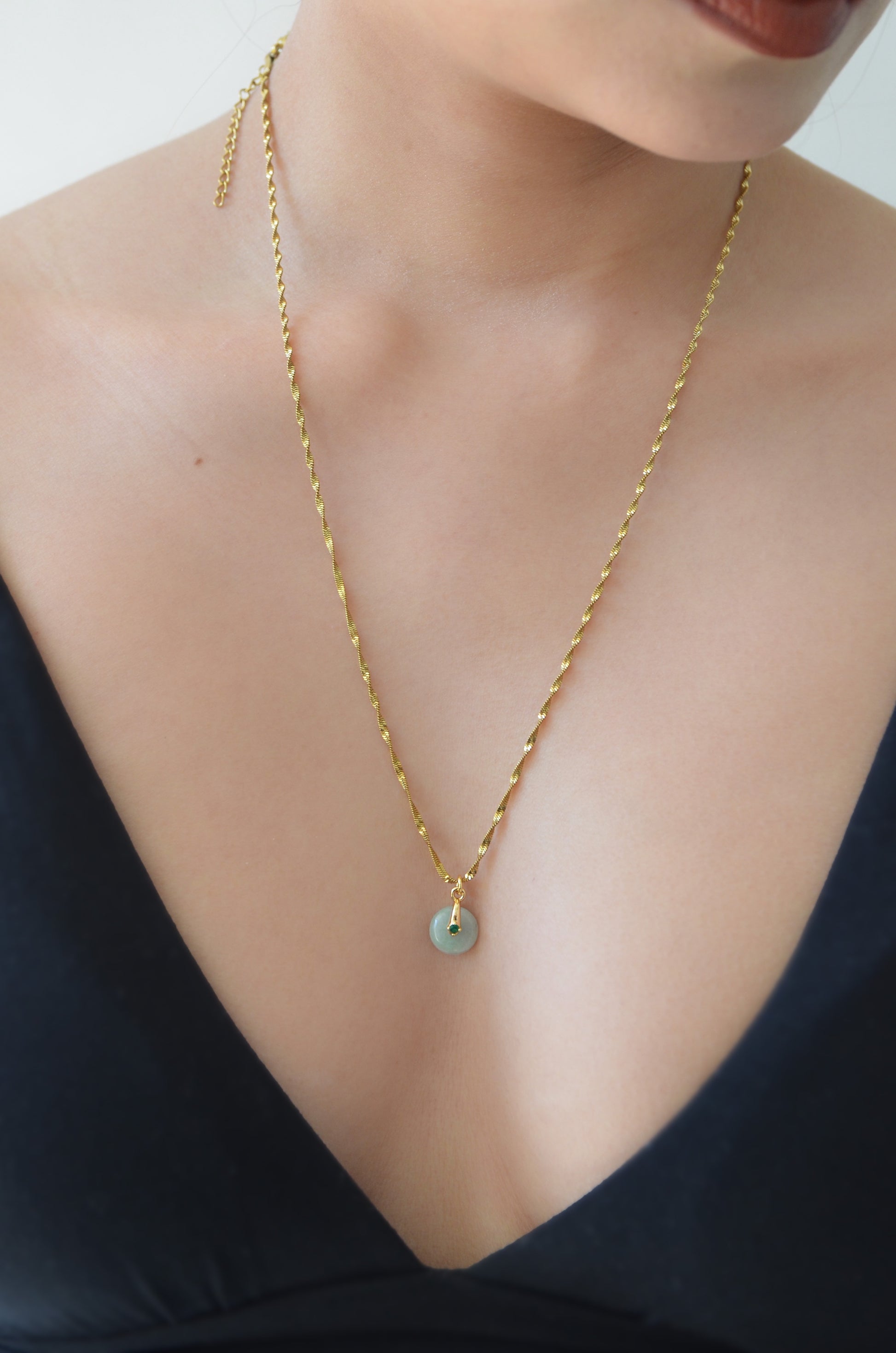 DAINTY EMERALD JADE NECKLACE