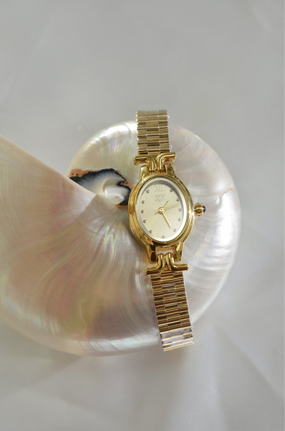 DAINTY VINTAGE OVAL WATCH