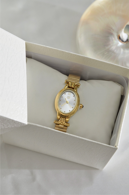 DAINTY VINTAGE OVAL WATCH