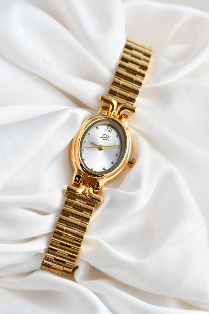 DAINTY VINTAGE OVAL WATCH