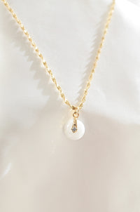DAINTY WHITE JADE NECKLACE