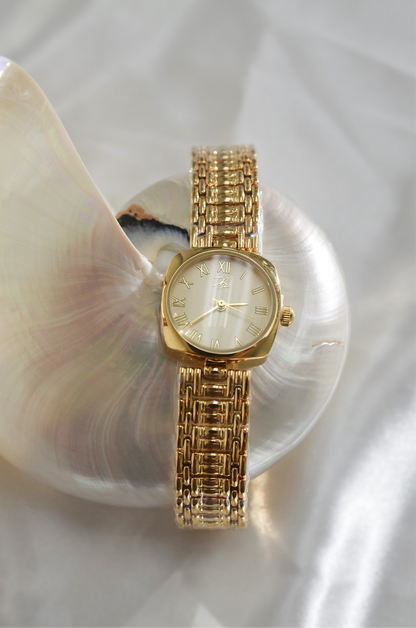 LIV GOLDEN VINTAGE WATCH