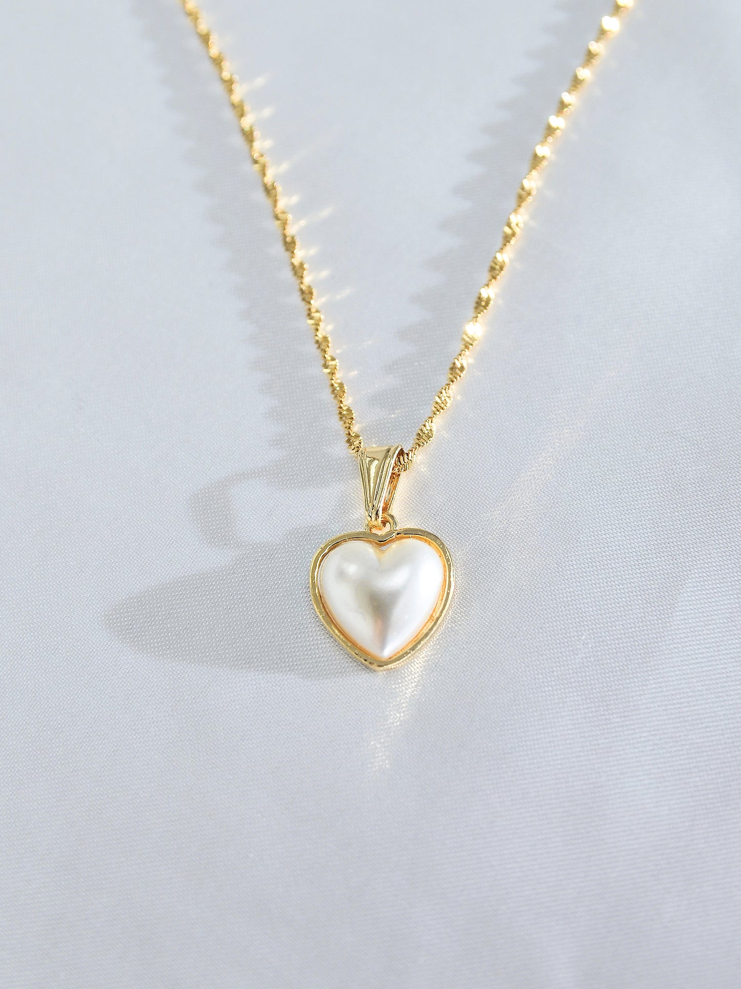 PERLA HEART NECKLACE