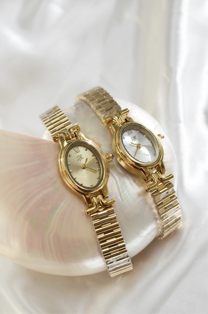 DAINTY VINTAGE OVAL WATCH