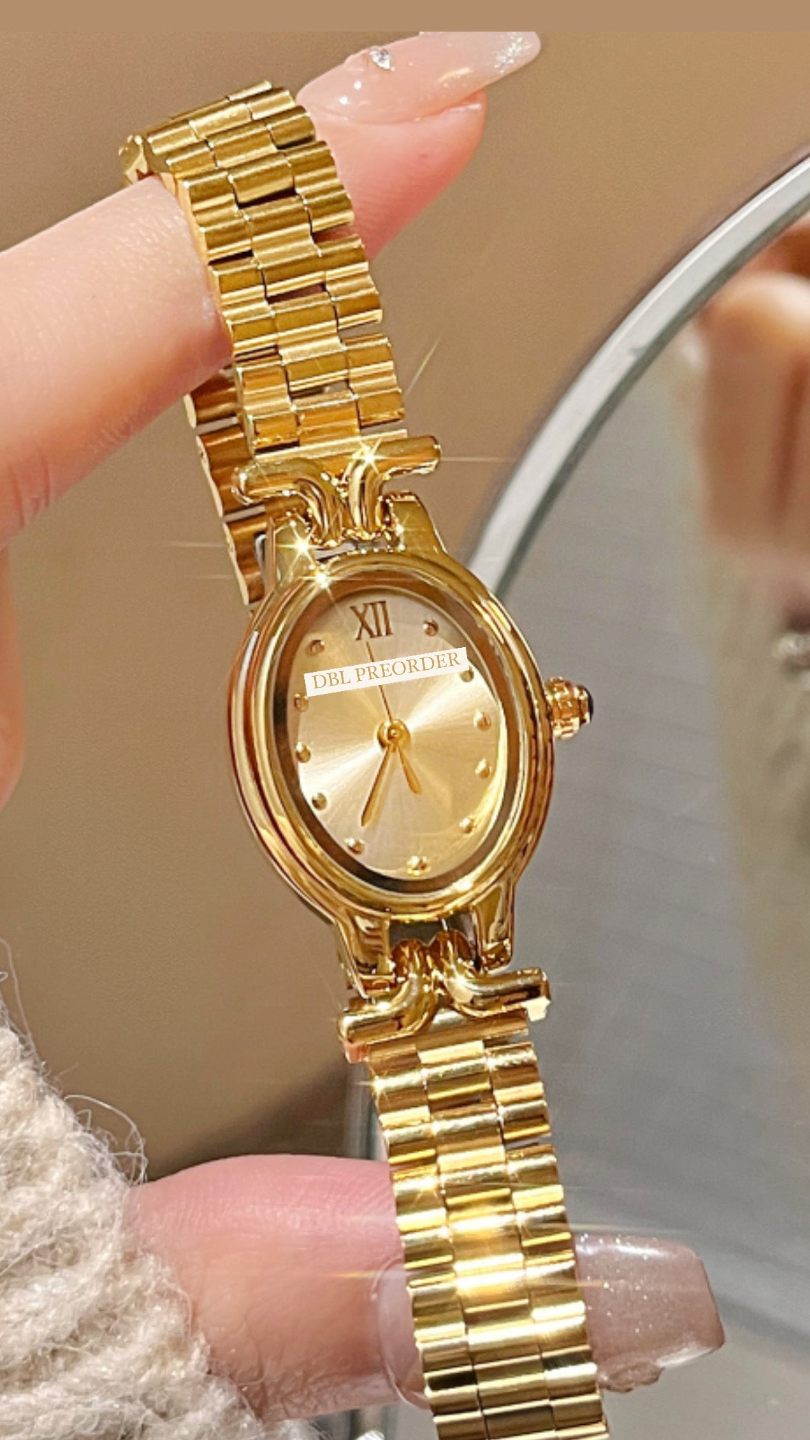 DAINTY VINTAGE OVAL WATCH