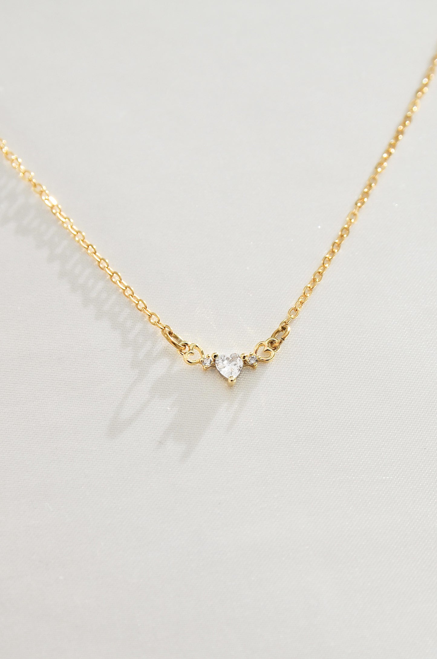 DAINTY HEART NECKLACE