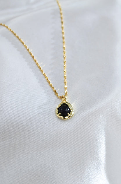 ONYX DAINTY NECKLACE