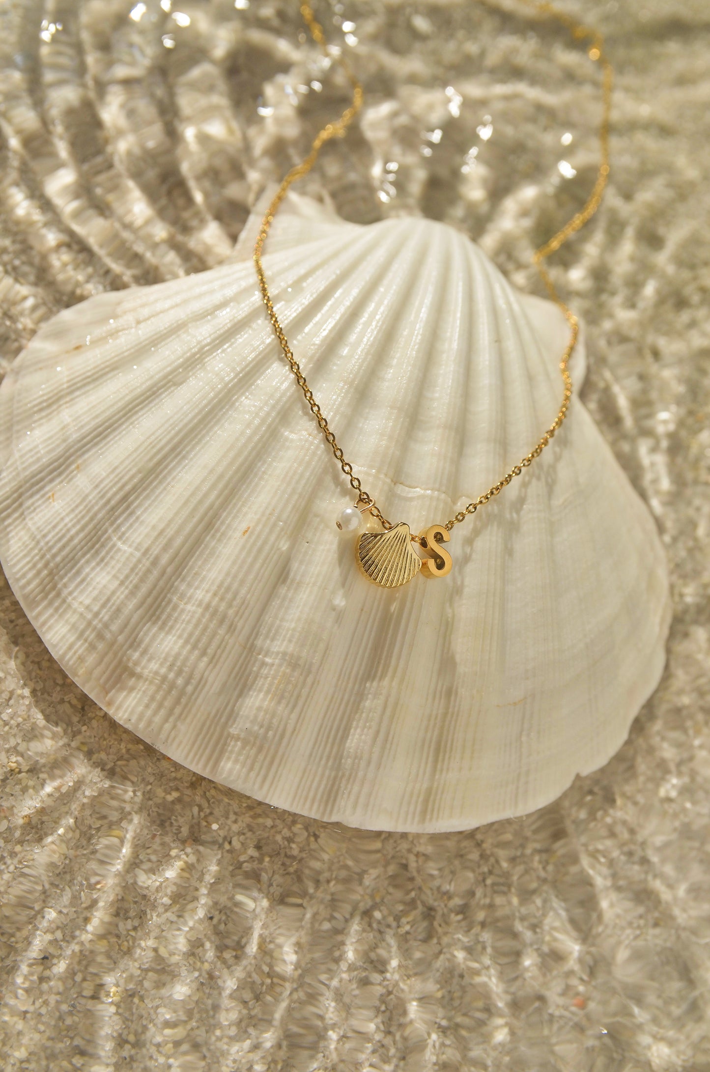 SEASHELL PEARL INITIAL NECKLACE
